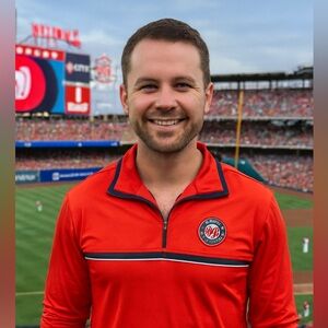 Fanatics Red Long Sleeve Quarter-Zip Pullover size medium MLB nationals